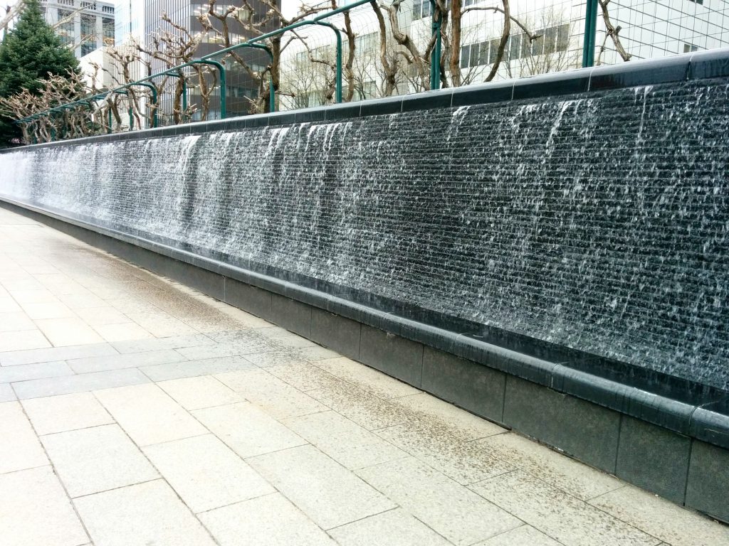 札幌 大通公園 壁泉